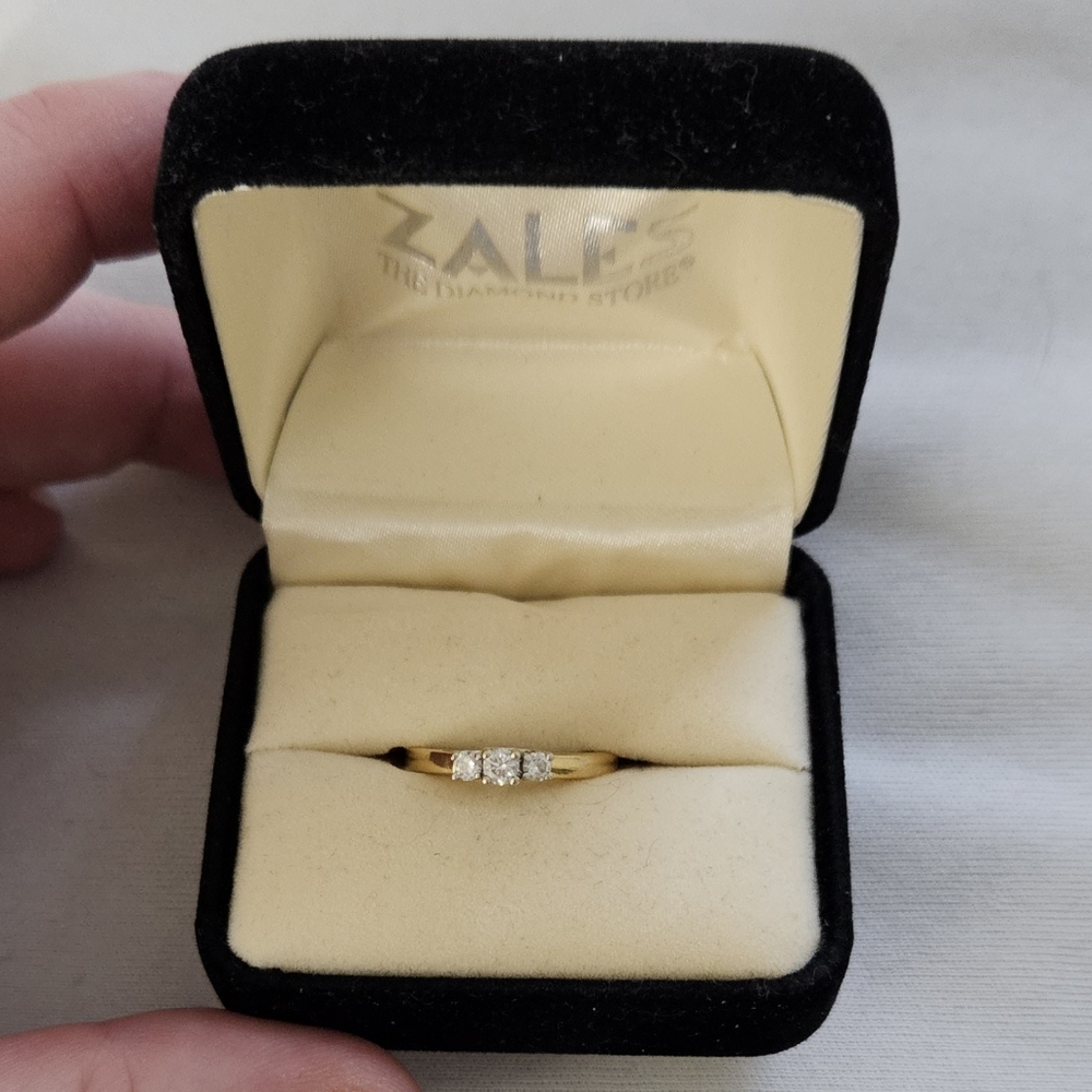 Zales Diamond 3 Stone Gold Ring